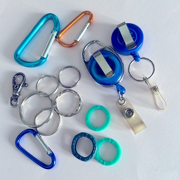 🆕 NEW 14 pcs Set of several hooks and holders for keys or cards - Picture 17 of 17